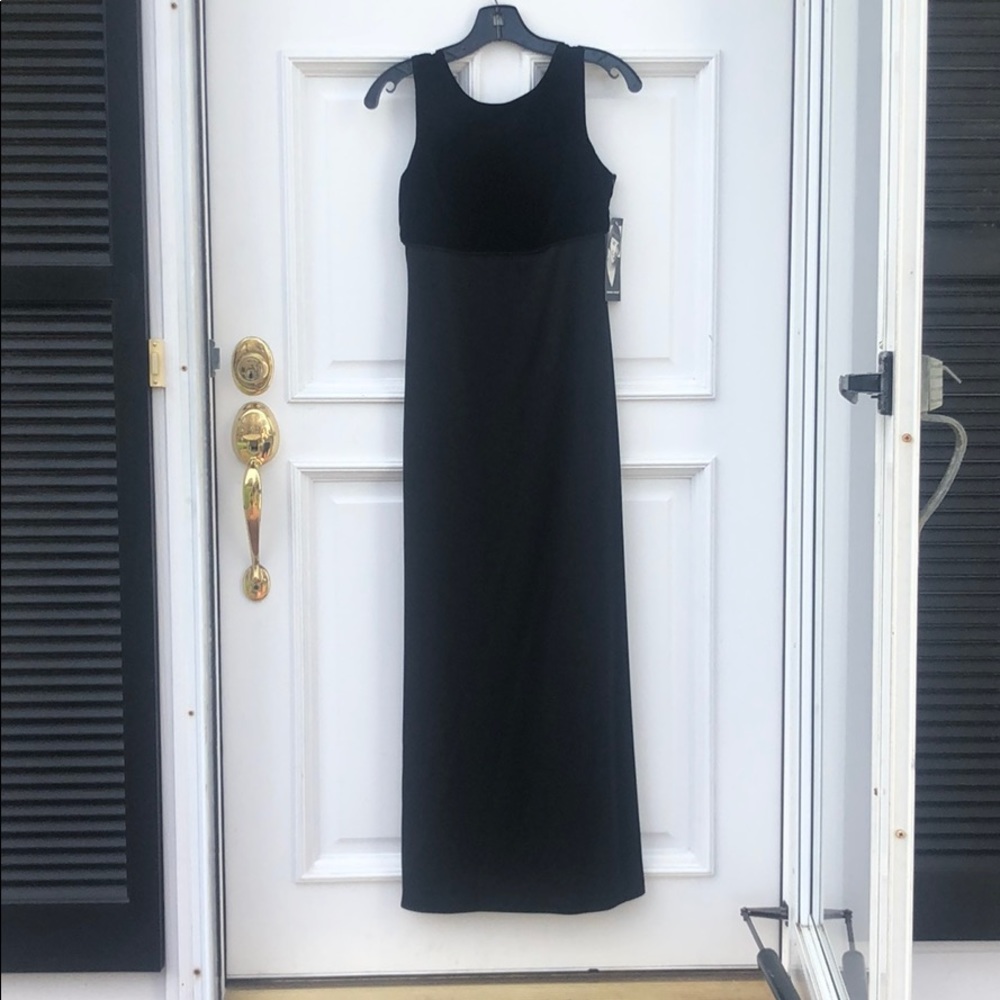 Donna Ricco Sleek Black Dress